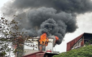 Hà Nội: Căn nhà ở phố cổ bốc cháy ngùn ngụt chiều 29 Tết