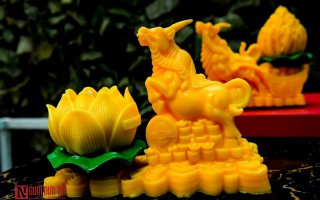 Độc đáo nến trâu vàng kéo thóc gạo chơi Tết