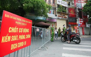 Hà Nội: Tăng cường kiểm tra giấy đi đường của người dân