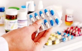 Cẩn trọng khi tự điều trị Covid-19 theo “bác sĩ Google”
