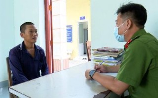 Người đàn ông dùng búa đánh vào đầu hàng xóm vì hát karaoke quá to