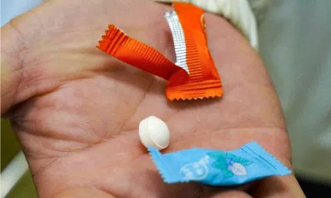 Lâm Đồng: Xác định nguyên nhân 28 học sinh nhập viện sau khi ăn kẹo